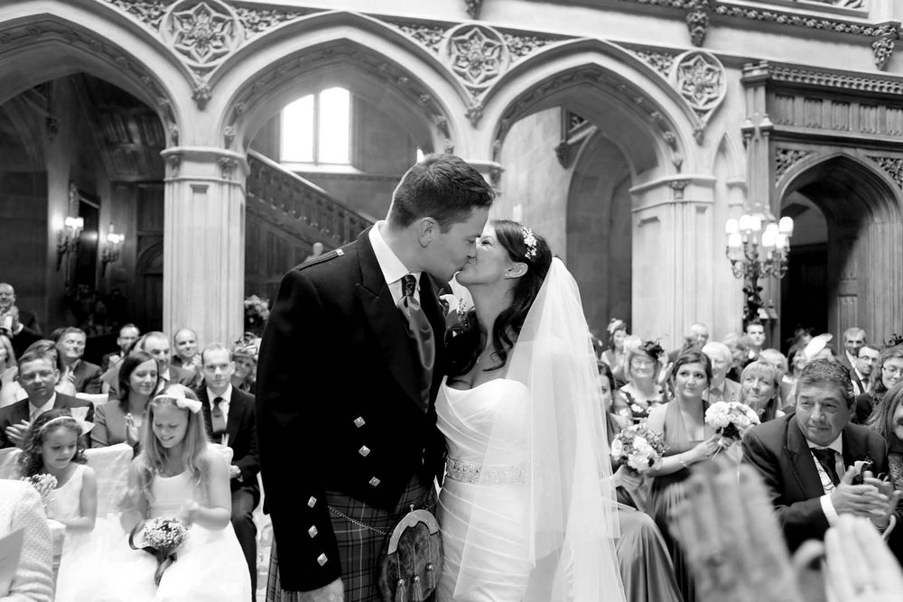 Highclere Castle wedding the kiss